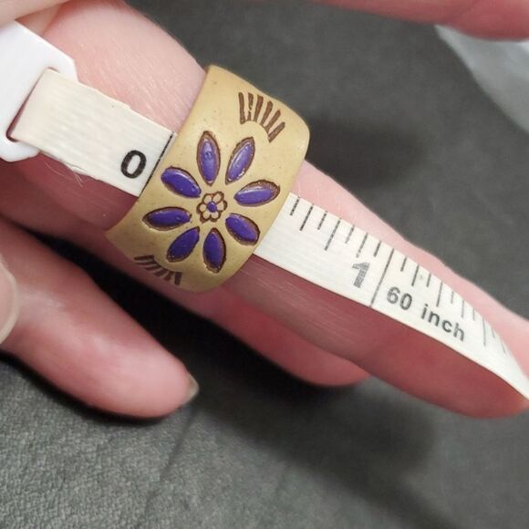 Cream and purple flower ring size 9-ish - Picture 5 of 11